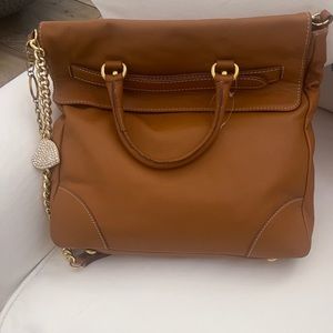 Beautiful leather purse with attached heart key ring